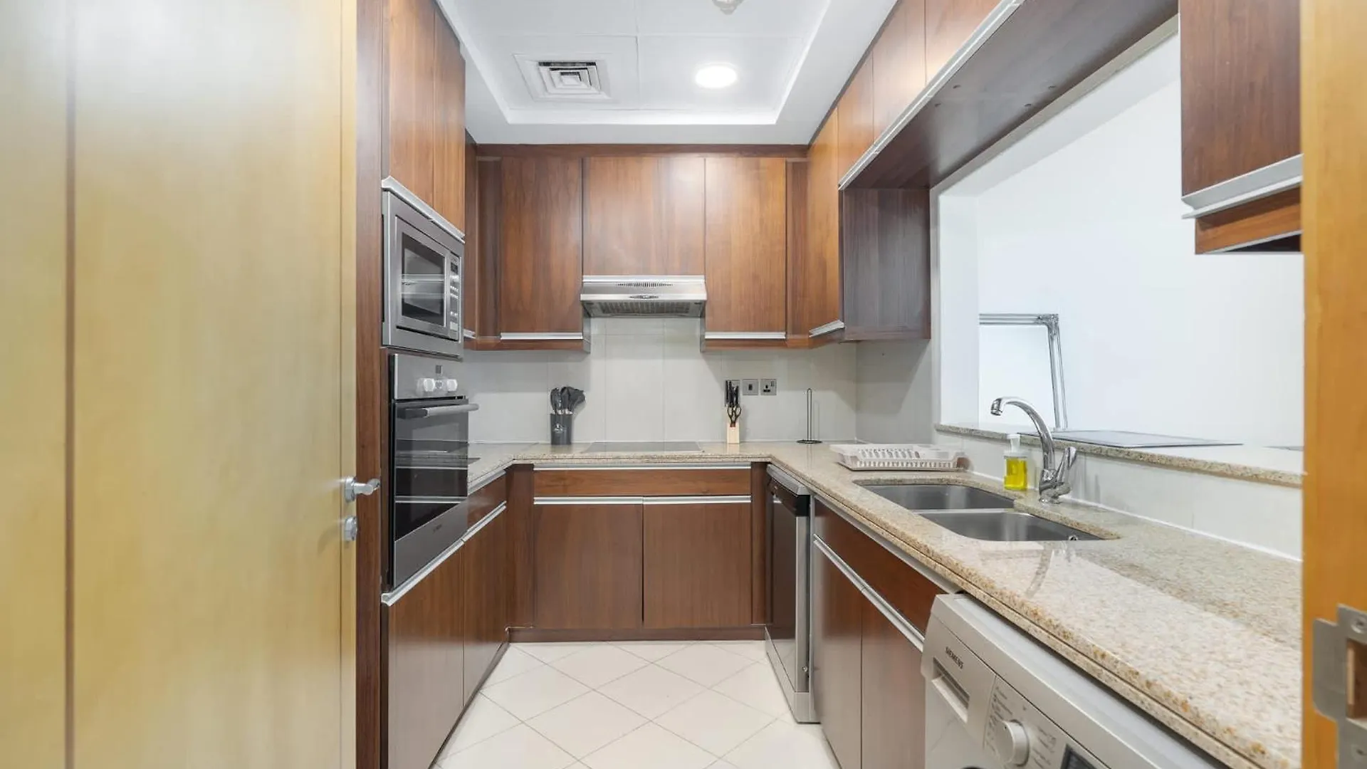 Serene 1-Bedroom Retreat In Dubai Marina 0*,